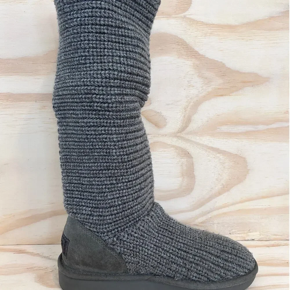 UGG - Classic Cardy Knit - Boots - Gray - Women's - 7 - S/N 1016555